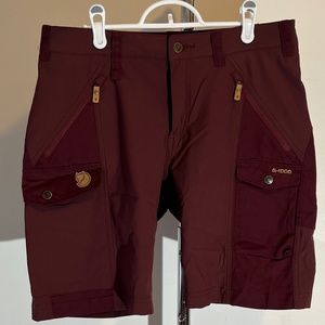 Fjallraven burgundy Nikka shorts